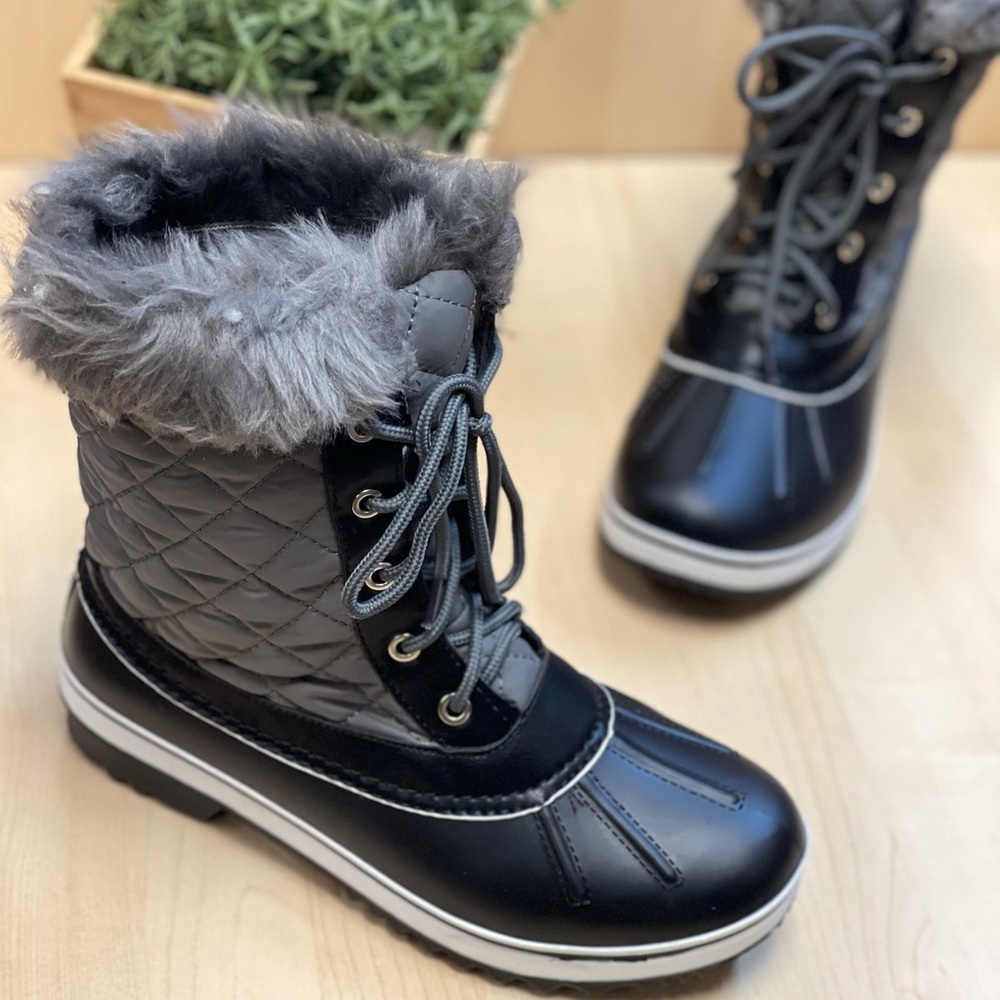 Grey snow boot
